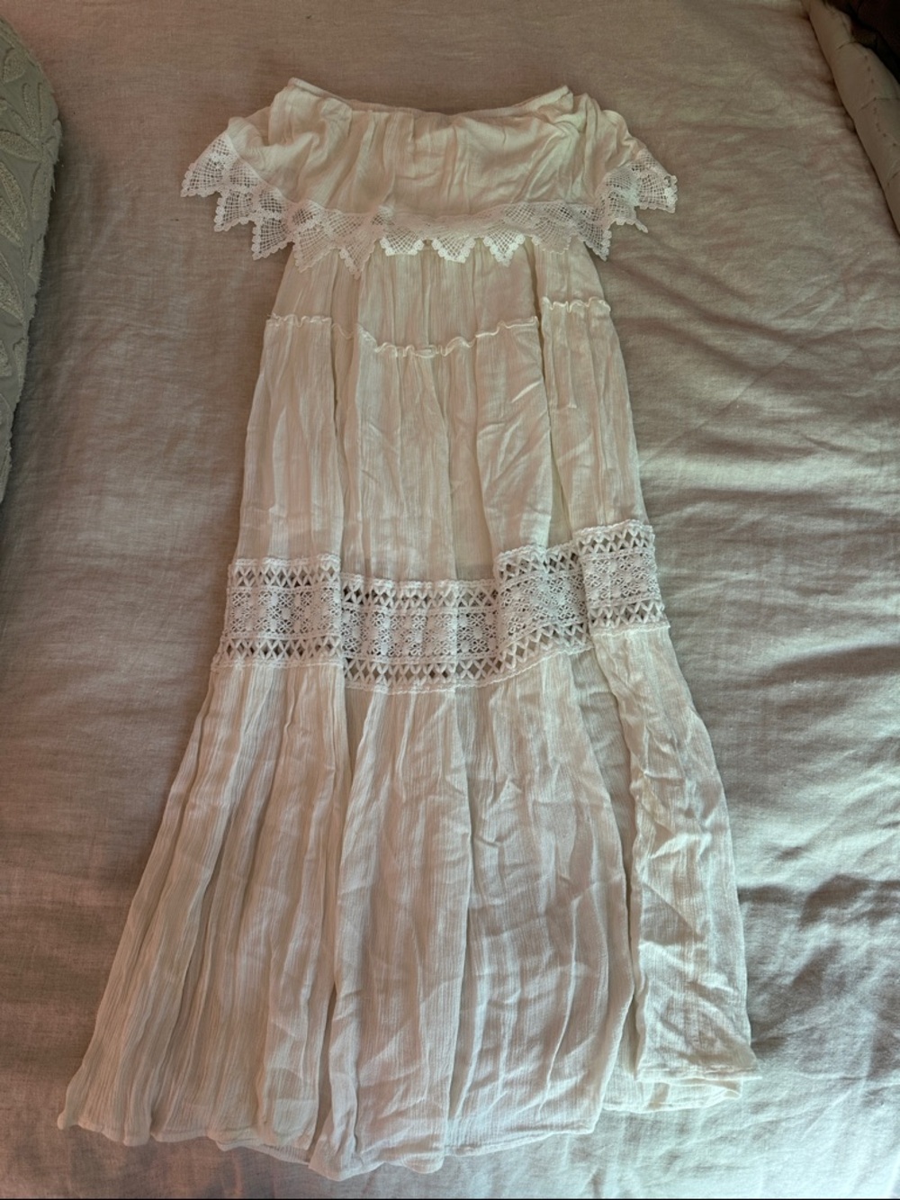 DAVI & DANI White Off-Shoulder Lace Maxi Dress